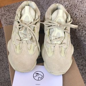 YEEZY 500’SUPER MOON YELLOW’SZ 5 kids/sz 7 women
